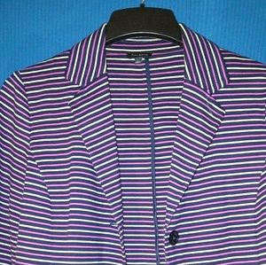 Stretch cotton blazer.